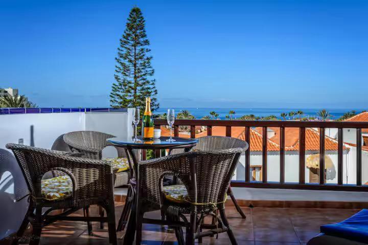 Apartment In Playa De Las Americas 1 Buitenkant foto